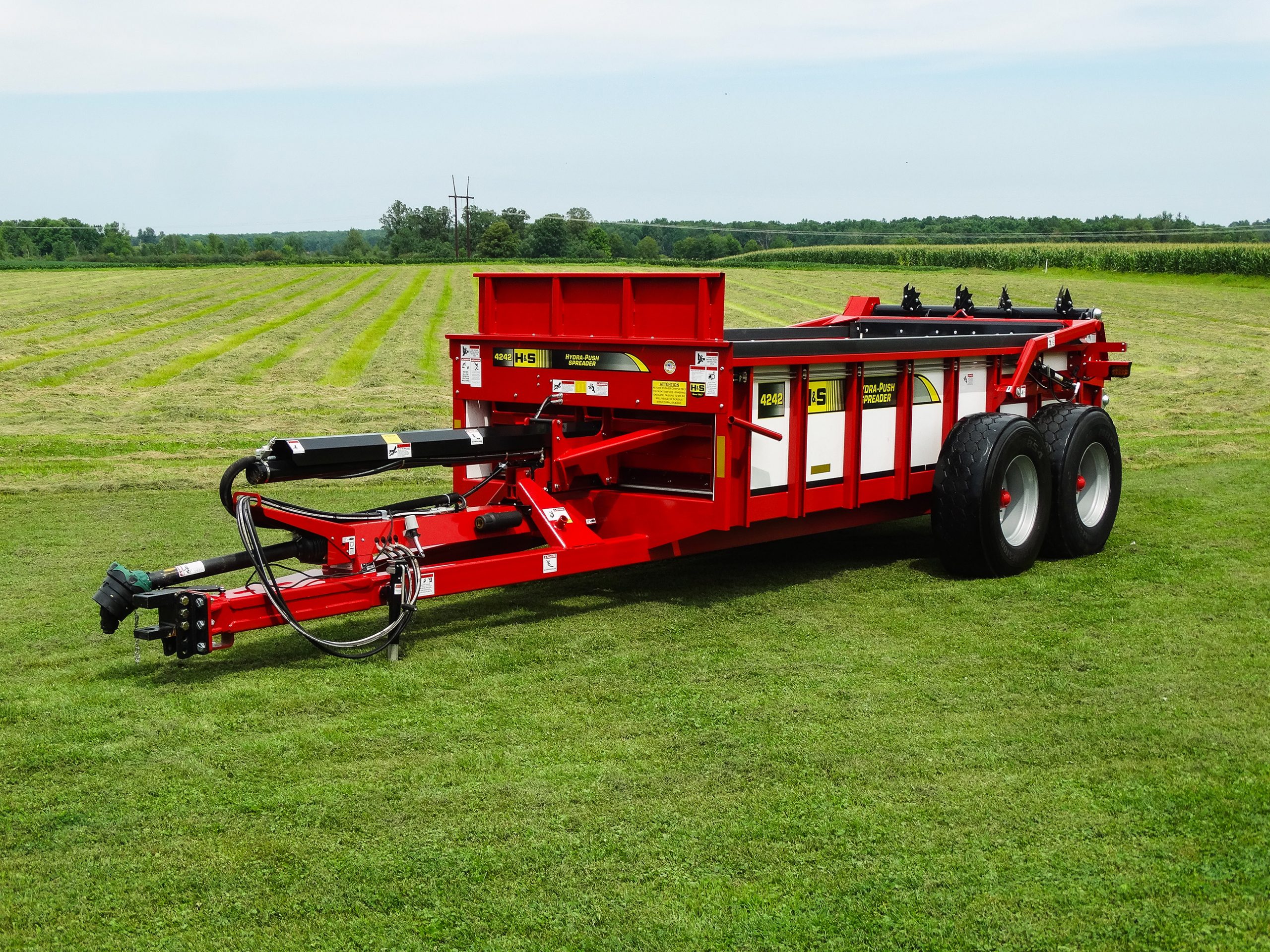 H&S 4242 hydra push horizontal beater manure spreader product