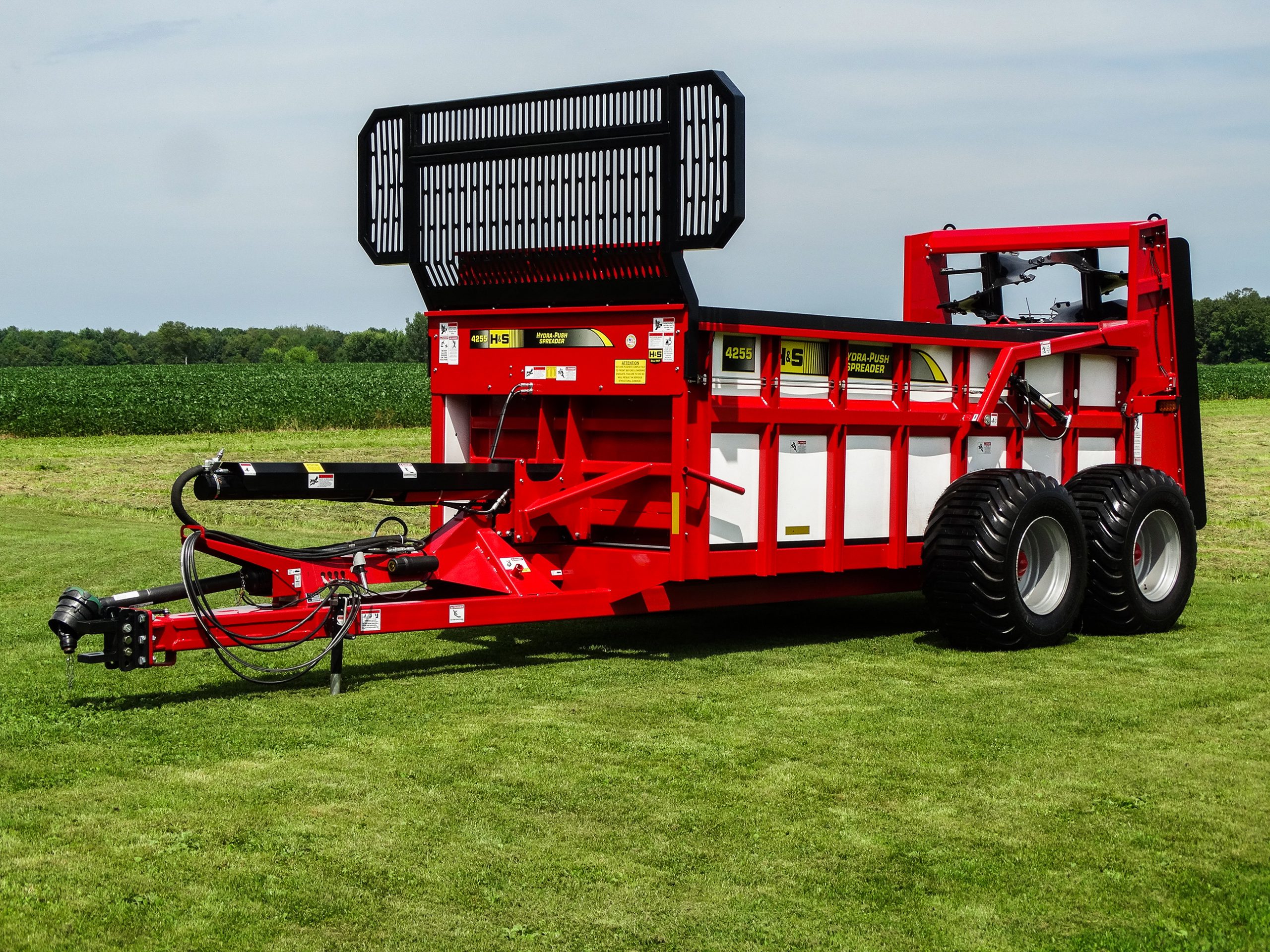 H&S 4255 hydra push vertical beater manure spreader product