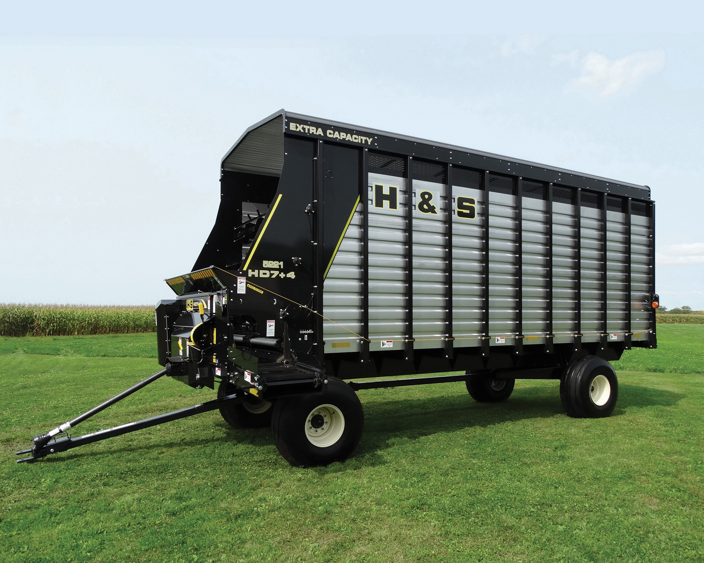 H&S 5200 HD7+4 extra capacity front and rear unload forage box