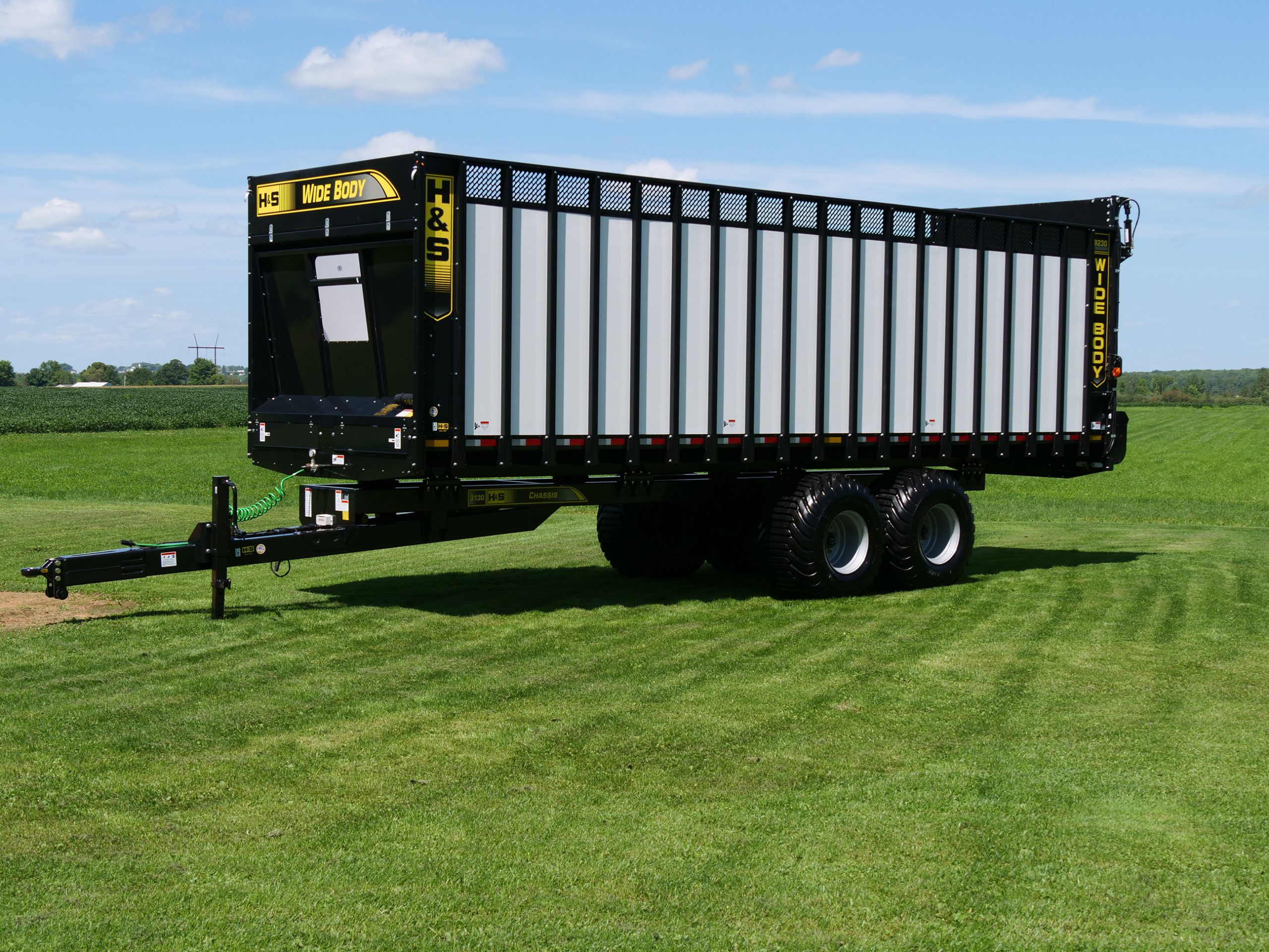 H&S 8230 wide body rear unload forage box with fiberglass reinforced plywood sides