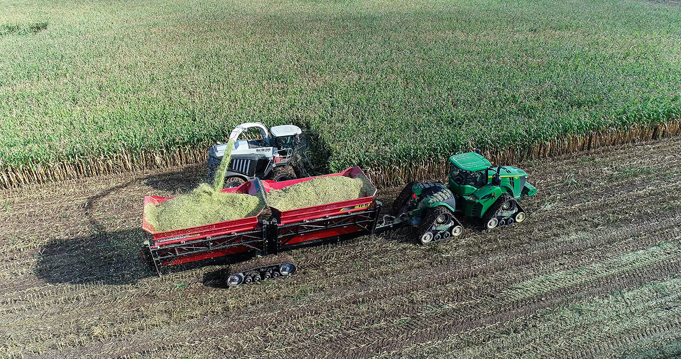 H&S HDB9230T Loadmaster 2X double dump cart in action