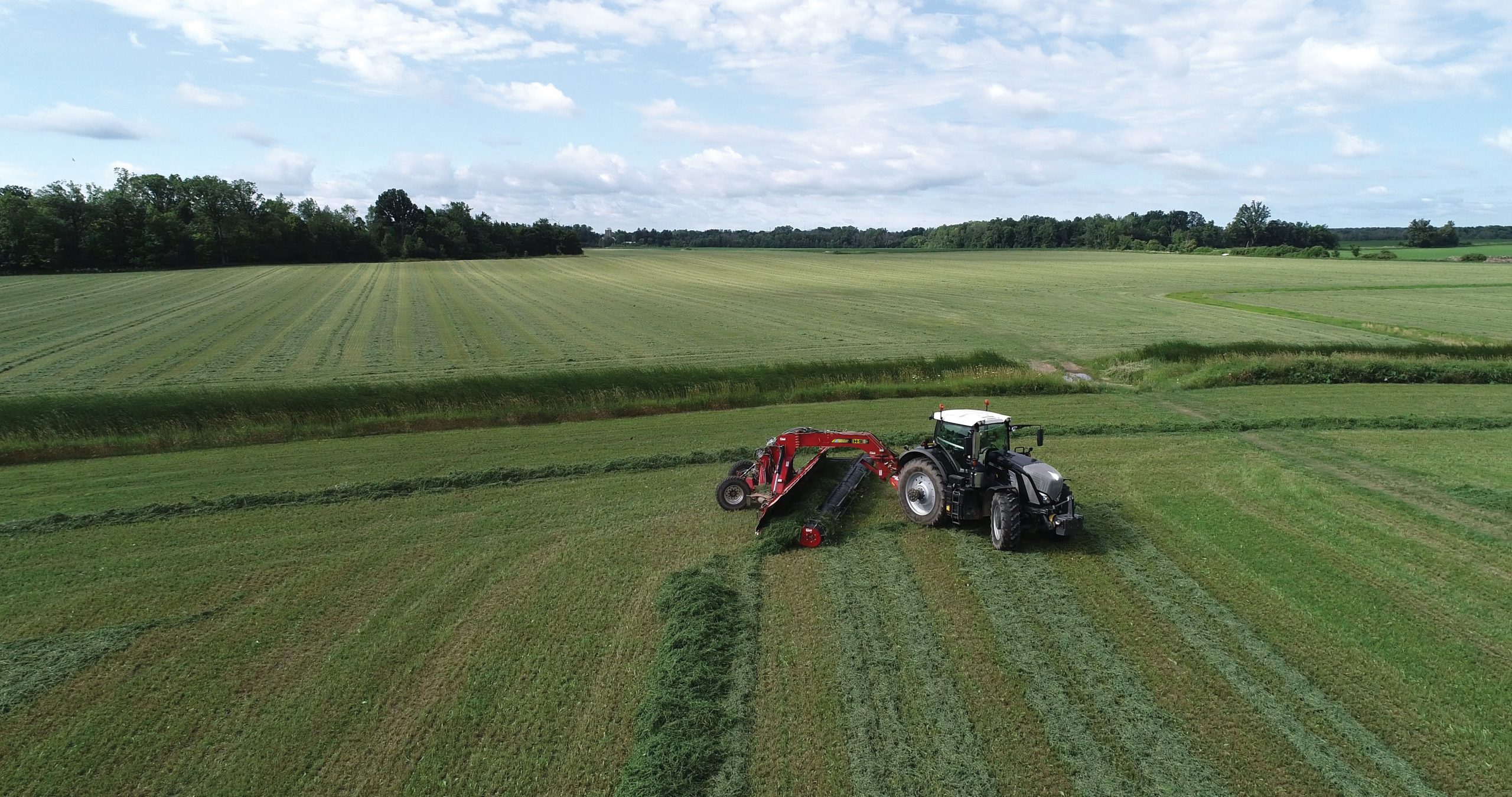 H&S 6132 Twin-Flex merger merging alfalfa in the field