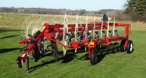H&S 4114 14-wheel rake in field