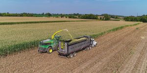 H&S 1238 Top Dog rear unload forage box collecting material in the field