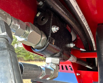 close up H&S 6138 PowerSpread manure spreader speed apron control