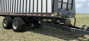 H&S 1226 Big Dog forage box on 4126 chassis in field