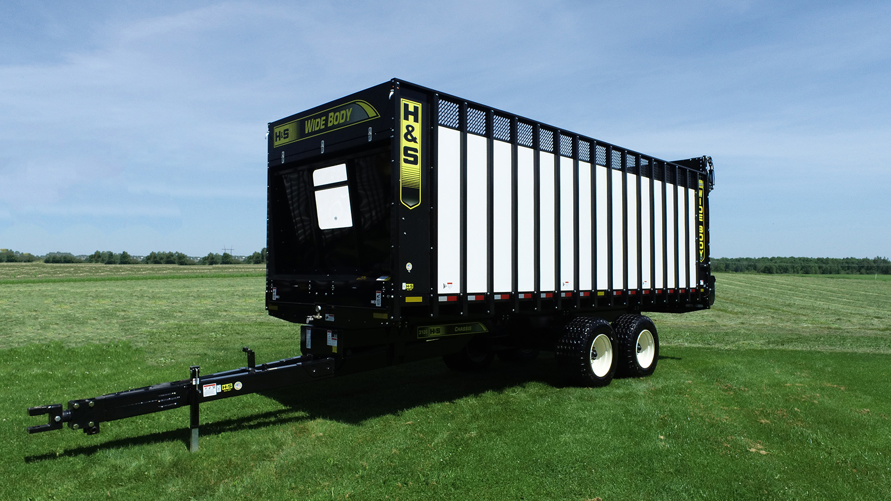 H&S 8226 wide body rear unload forage box with fiberglass reinforced plywood sides